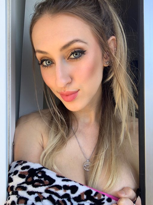 Watch Dani Day🌻's leaked NSFW photo on TwXstars