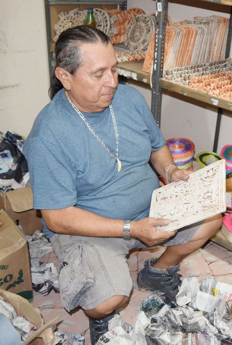 Dafne_Lopez_'s tweet photo. Promovemos el trabajo de las y los artesanos de #Yucatán. Recibimos estuco de #Pisté, blusas bordadas de #Kimbilá y Guayaberas de #Tekit, que estarán disponibles en nuestras tiendas de: -C.63x64 y 66 -Santa Ana: C.47x58 y 60 -Aeropuerto Internacional de Mérida: Planta Alta. #CAEY https://t.co/HtCb3mfprJ