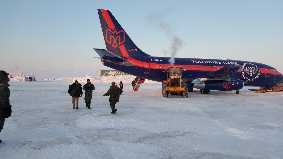 College_FAC's tweet photo. Le @College_FAC vient juste d'atterrir à Resolute pour une découverte extraordinaire du milieu arctique #PME #JCSP46 https://t.co/YcMM2BpBsD