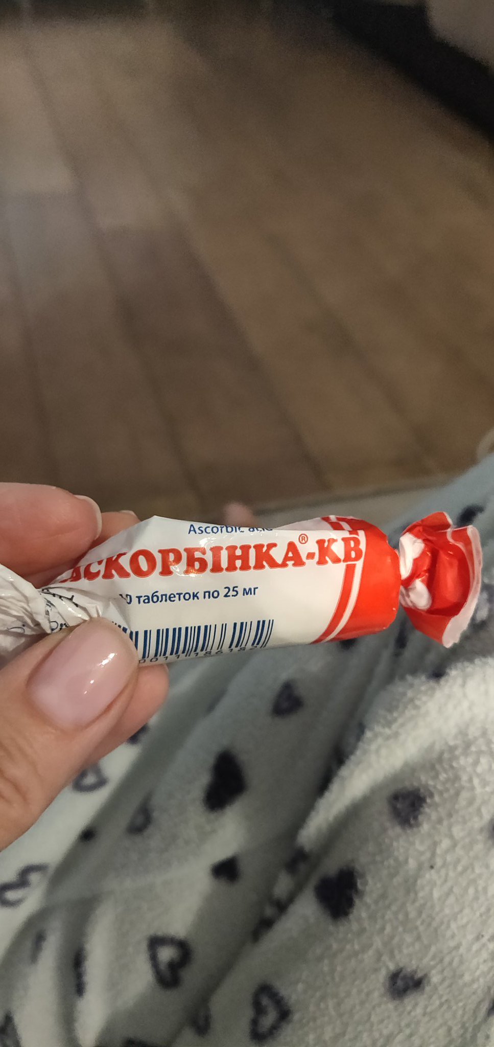 Оксана Бондаренко on X: "Сколько таких аскорбинок можно съесть за день? С  поправкой на процесс лечения) я съела 4, в каждой пишут по 25 мг витамина  С. Может ударную дозу? Вкусные 🙄))