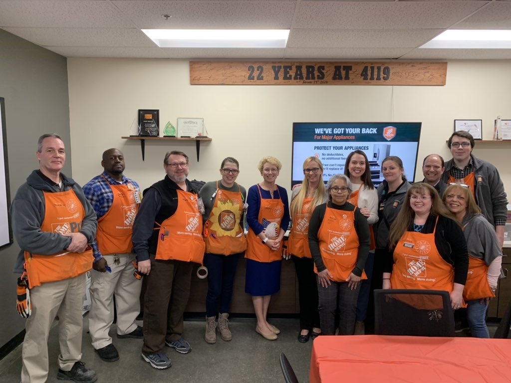 JessieWhiteman2's tweet image. Thank you Congresswoman Chrissy Houlahan for spending part of your afternoon with us at 4119 Frazer!! We had such a great time sharing The Home Depot Core Values with you and even mixed some paint!! Come see us again soon, Chrissy!!🇺🇸🎖🎨