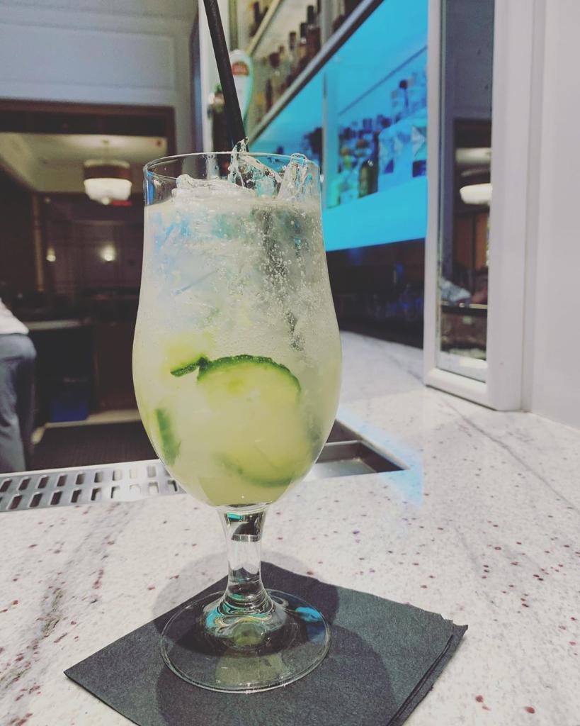 TheMadisonDC's tweet photo. Fizzy Lift your Monday blues away. 🎈 🍸 - 📸 @becky_bling https://t.co/2cDk31mq6V