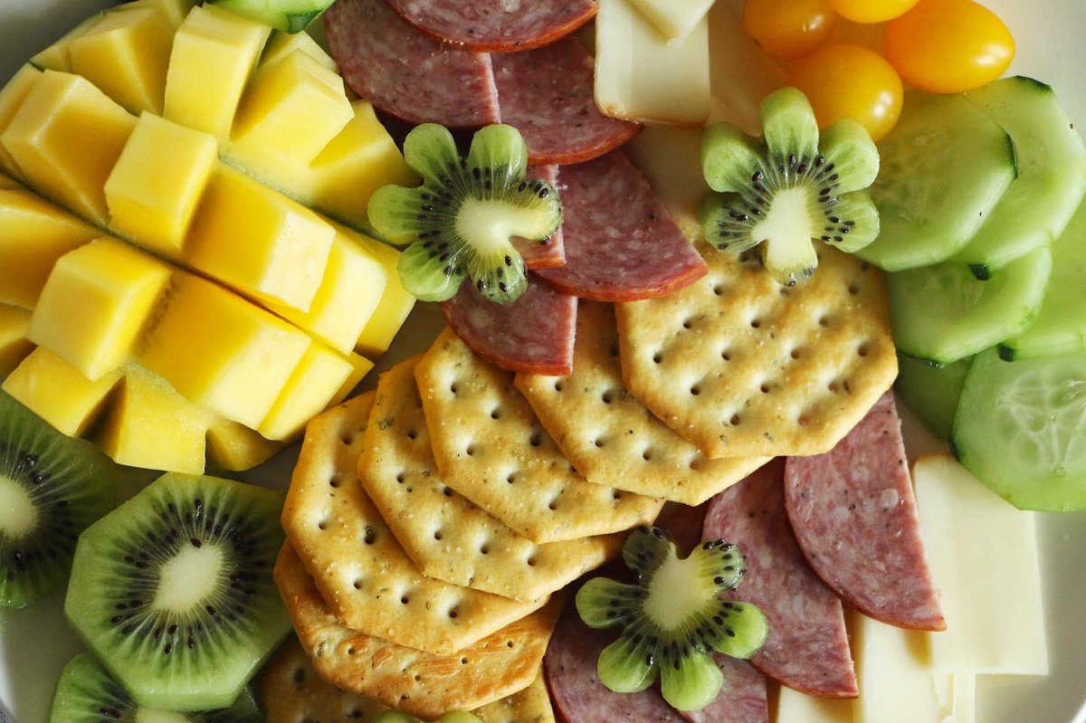 When your pregnant self had an early lunch at 11 and needed second lunch at 2 😅🥝🥭🧀🍅🥒.
#megakiwi #kiwi #mango #cucumber #cheese #tomato #farmlife #farmwife