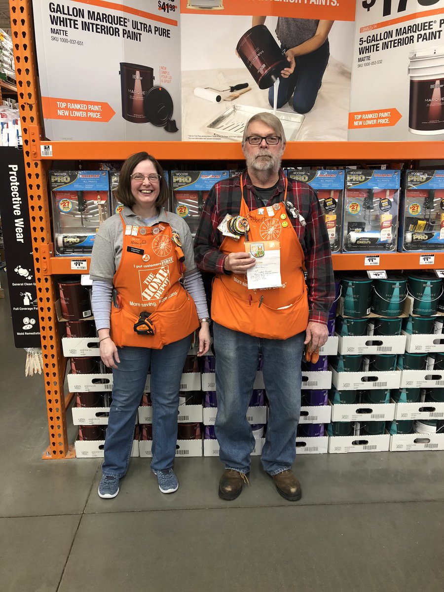 Robert being recognized with a Homer award by Nancy for Great customer service . Outstanding job! <a href="/wayne2314/">Wayne Williams</a> @AmandaW2314 <a href="/RisleyJeff/">Jeff Risley</a> <a href="/jody_delicato/">Jody Delicato</a> <a href="/1974matthall/">Matt Hall</a> <a href="/NancyFarley3197/">Nancy Farley</a> <a href="/KeriHarris2013/">Keri Harris</a> <a href="/EddieLadd/">Eddie Ladd</a> <a href="/Tom9683/">Tom Fetzer</a> <a href="/1973JC2314/">Jackie Crawford</a>
