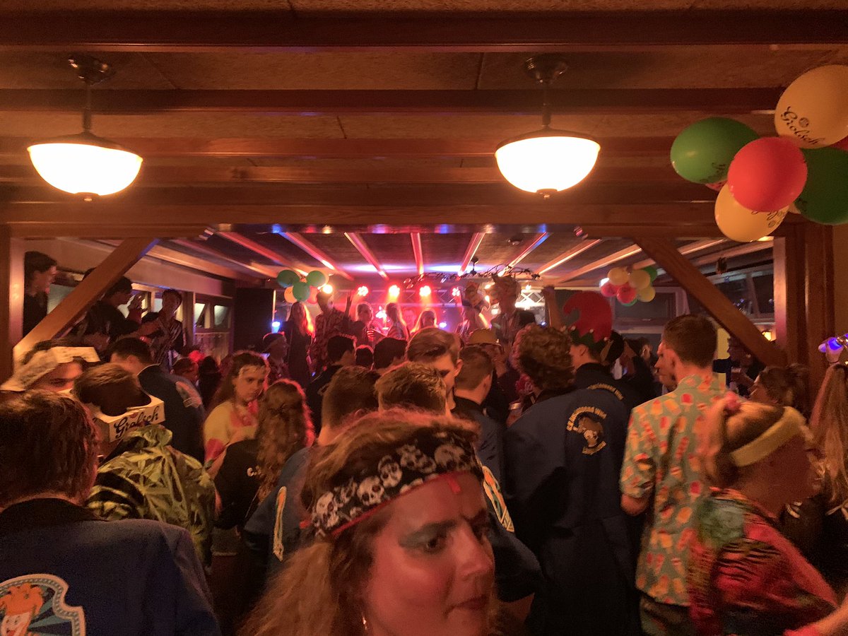 turftrappers's tweet photo. Daarna was het groot feest in onze residentie Cafe Nobbenhuis met @desmoezen, @kloosternarren en @KolkleuHertme! 🎉🍺🥂💪 https://t.co/PHHLAKCXRf