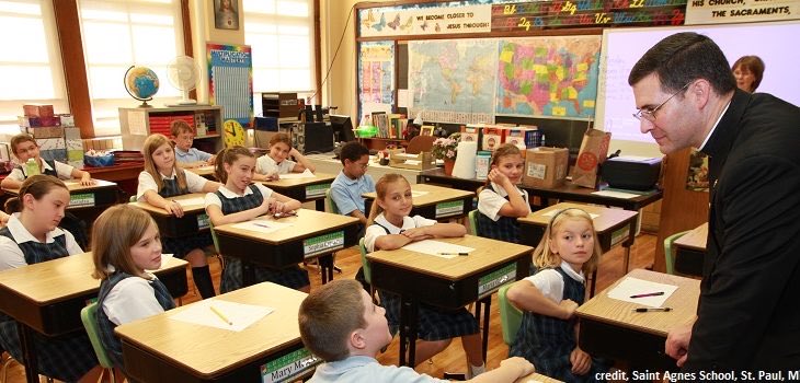 MMaloney992's tweet photo. This classroom is perennialist, as there is most likely a focus on the Bible, since there is a priest at the front of the classroom and a picture of Jesus in the back. #EDUC300 #05Sp2020 https://t.co/AhXLKxuqFb