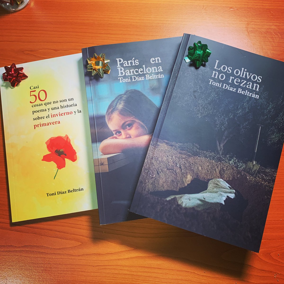 <a href="/Elclublectoras/">Elclubdelaslectoras</a> Mis dos novelas (París en Barcelona, Los olivos no rezan) y un poemario con un título larguísimo. 🤞🏽