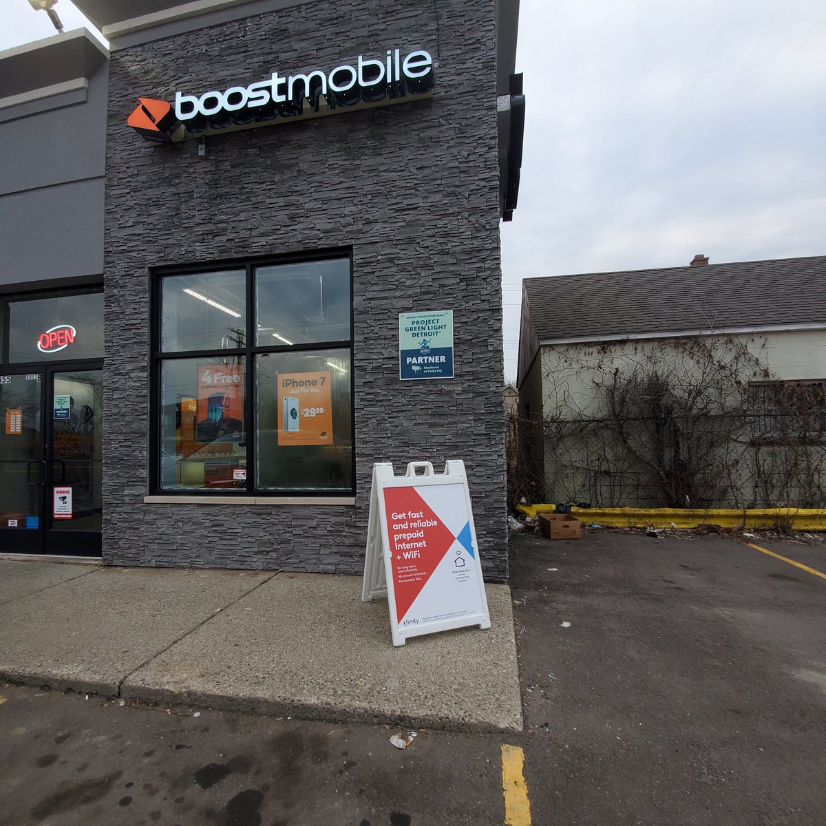 KristenG_VIP's tweet image. Looking for some Xfinity boxes??? Get to Boost Mobile on Greenfield today! #theVIPboost