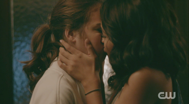ships_polls's tweet photo. REQUESTED- Most Popular Ship

RT FOR Posie
LIKE FOR SwanQueen https://t.co/VNElHUTI9H