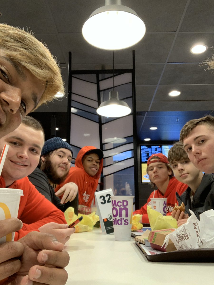 JacksonHTennis's tweet photo. Great way to start the season🍴 https://t.co/m3OcLNUzyr