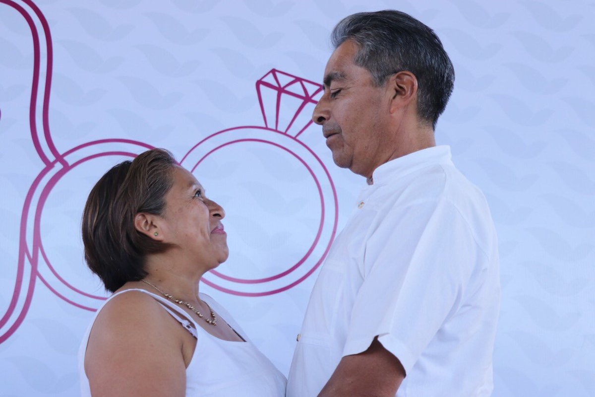 SantaLuciaDIF's tweet photo. El pasado 21 de febrero, se brindó certeza jurídica a la unión de 28 parejas que se enlazaron en matrimonio civil gratuitamente a través del programa “Reafirmemos nuestro amor” https://t.co/rMgDR7nBYN