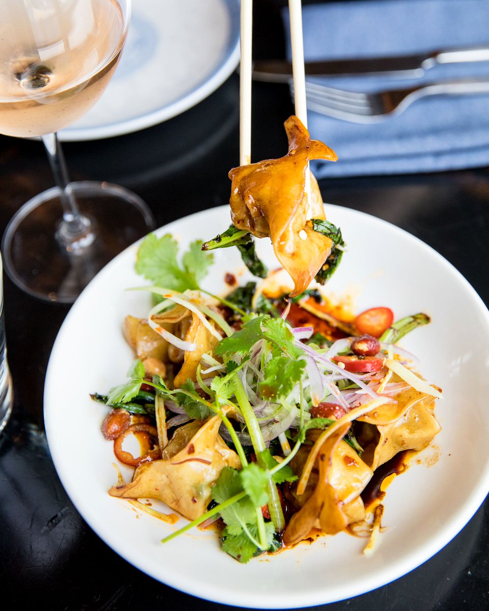 pork, shrimp, and crab dumplings, spicy black vin dressing, chives, spinach, peanuts
.
.
.
.
#littlesisterMB #manhattanbeach #southbay #eaterLA #foodies #eatmunchies #LAist #YelpLA #eeeeeats #latimesfood #munchies #eatguide #noleftovers #dumplings