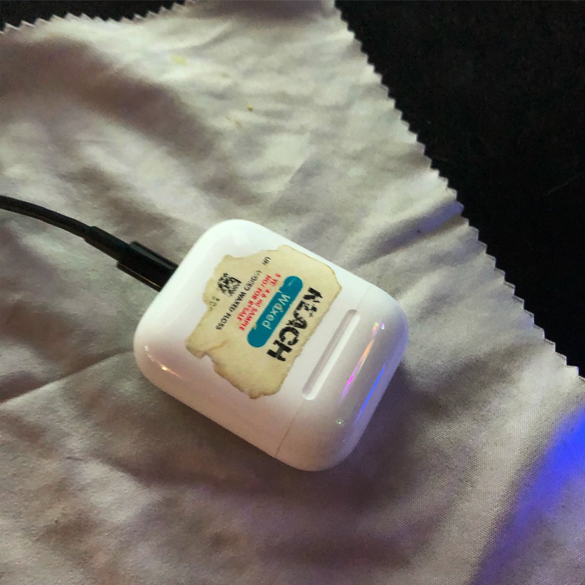 spoott's tweet photo. Got to #charge up my #dental #floss #dentalhealth https://t.co/BqKg6JVIFQ
