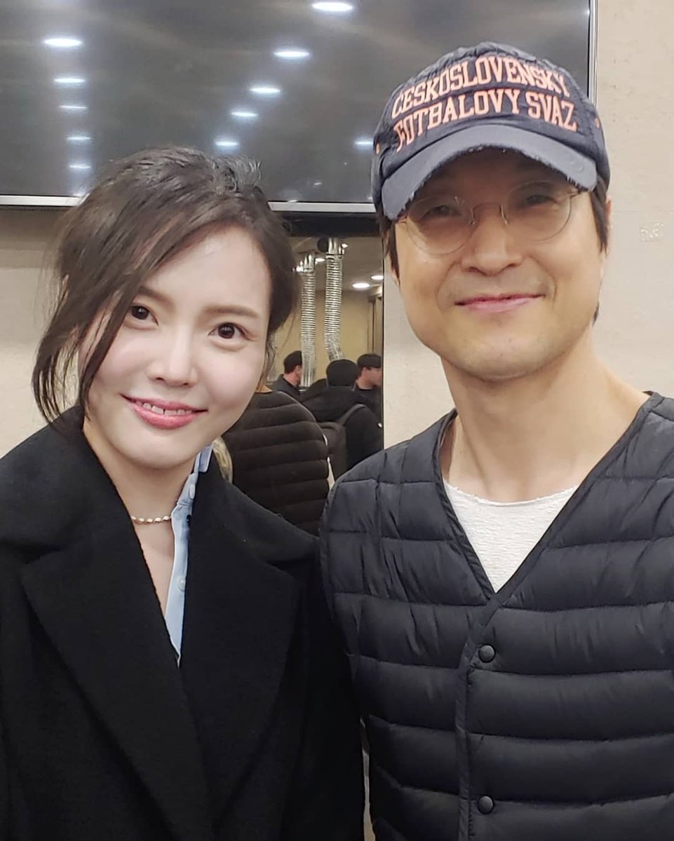 [2020.02.24]@susushu__ insta update:감독님,선배님들과 찰칵!모든 분들과 찍지 못해 넘 아쉽당 ㅠㅠ하지만 좋은 작품에 참여해서 참으로영광이었고, 또 내게 정말 감사한 경험이었음이 다시금 깨달아진다!!평소 존경하던 선배님들과 함께 하였다니... 넘 신기하다:) #안효섭  #wrapupparty