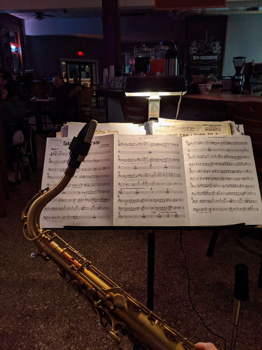 jwhmusic's tweet photo. Monday Night Big Band with my trusty @eastmanwinds 52nd Street tenor and... *gasp* A CANE REED!?! #throwback #daddario #jazzselect
-----
#music #musician #iplayeastman #52ndstreet #rovner #rovnerligature #keyleaves #jazz #classicalmusic #sax #saxophone #tenorsax https://t.co/biqHhAvRXx