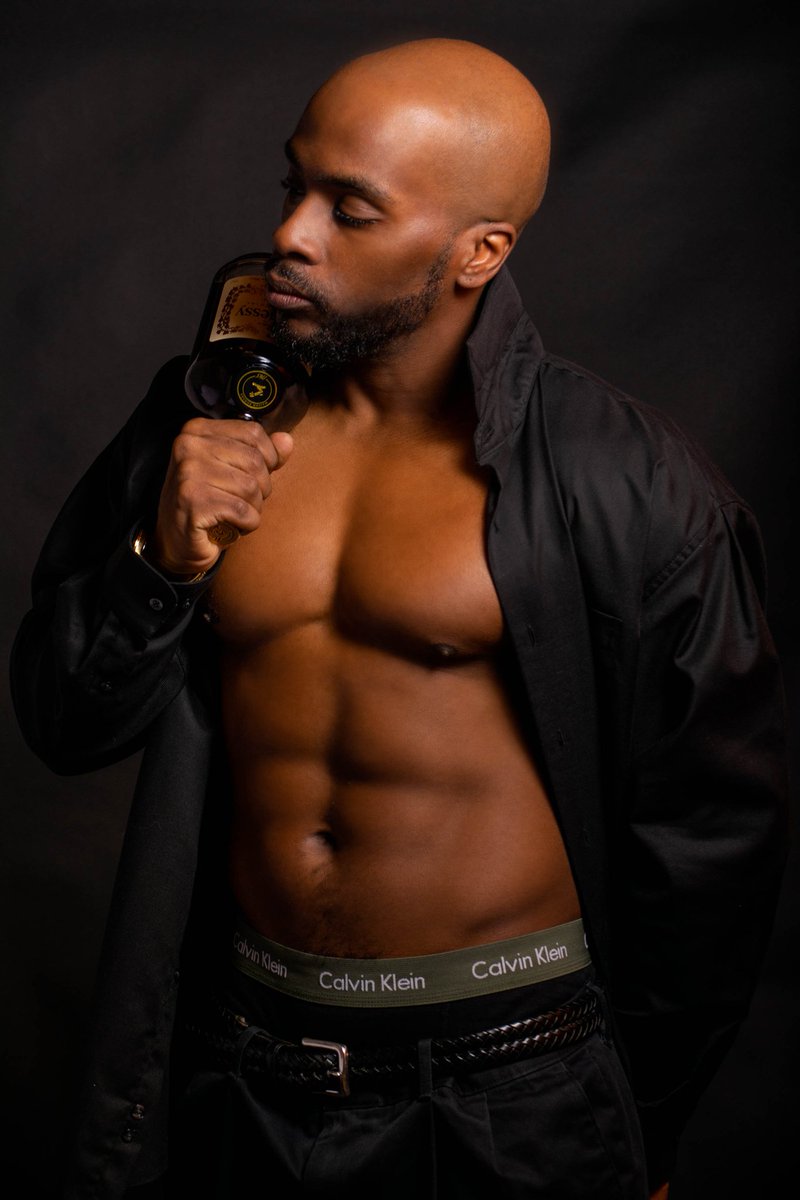 nicoledenisepho's tweet photo. @HennessyUS photo series with model @RaynardRob
#detroit #detroitmodels
#michiganmodels
#fashion #detroitmodel
#model
#modelscout
#bookme
#newyorkmodel #nyfw
#chicagomodel
#lamodels
#miamimodels
#losangelesmodel
#talent #modelagency
#fashionblogger
#blog
#atlantamodels https://t.co/ShF6CTs8Dy