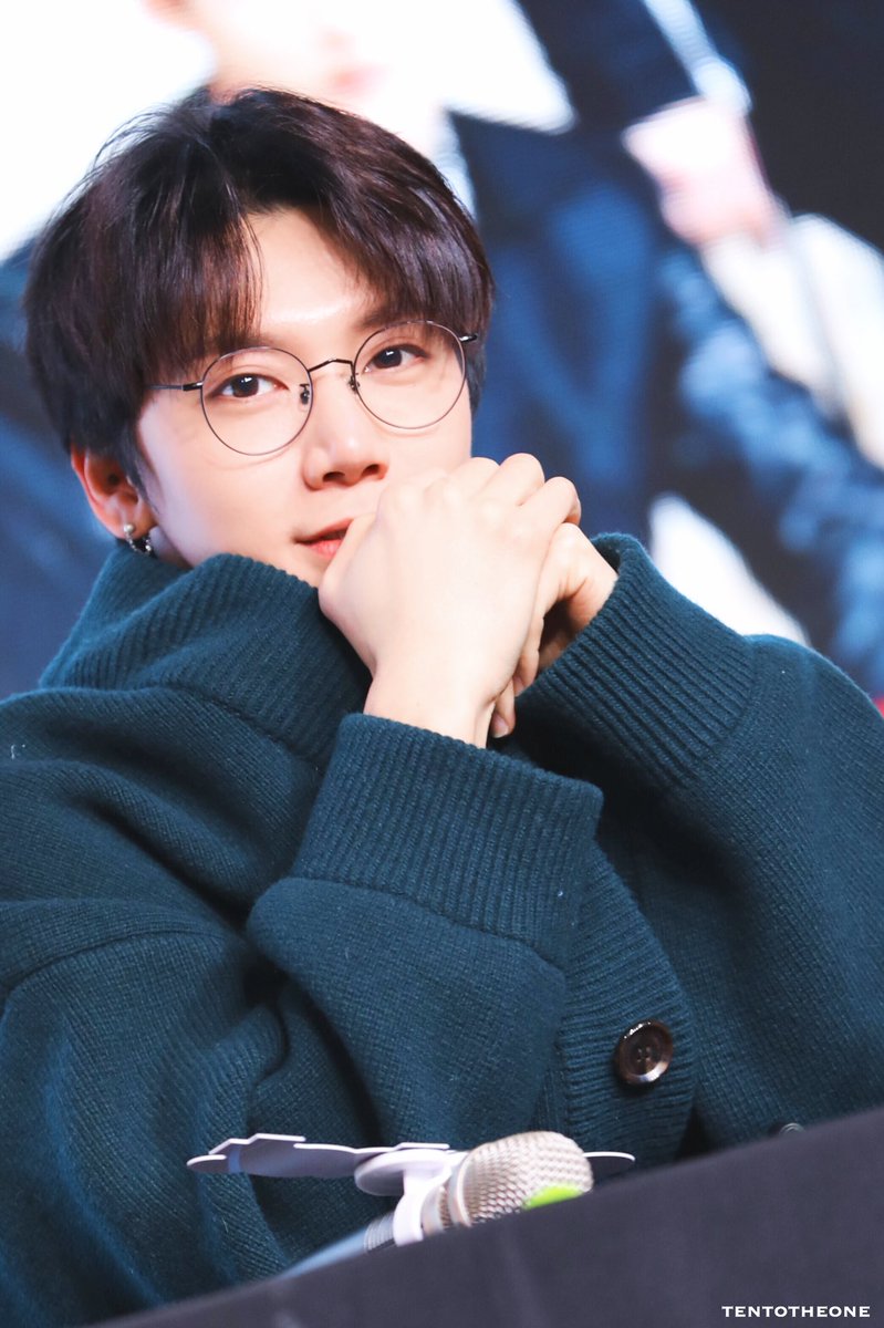 tentingzx's tweet photo. rmbr when we were all broken after seeing this photo set of him #TENBDAY_D3_TENsmile https://t.co/M0dnleirUx