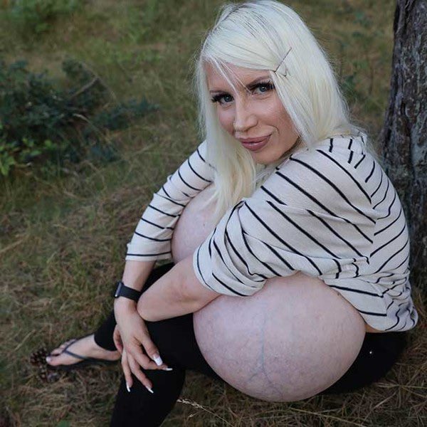 BeshineCatfish's tweet photo. Didn’t your mom ever tell you  it’s not polite to stare? #FindomBrat #findomgoddess #findom #findomme #domme #paypig https://t.co/zWcrgRvMHt