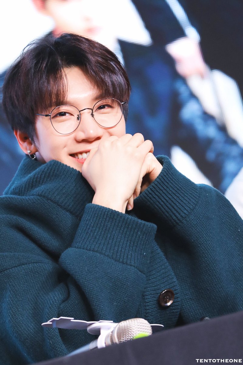 tentingzx's tweet photo. rmbr when we were all broken after seeing this photo set of him #TENBDAY_D3_TENsmile https://t.co/M0dnleirUx