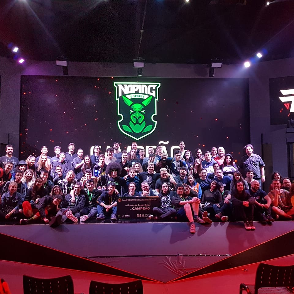 btsshaolin's tweet photo. Fevereiro inteiro de trabalho pra resultar nisso!
Entrega da @alemdocume pra comunidade e cada vez que falam que o Dotinha não existe a gente aumenta em 5x a entrega..
@dota2 ta morrendo eles disseram...

Aguarde o #CBDota 3 🤷‍♂️ https://t.co/n3tVs8Piwj