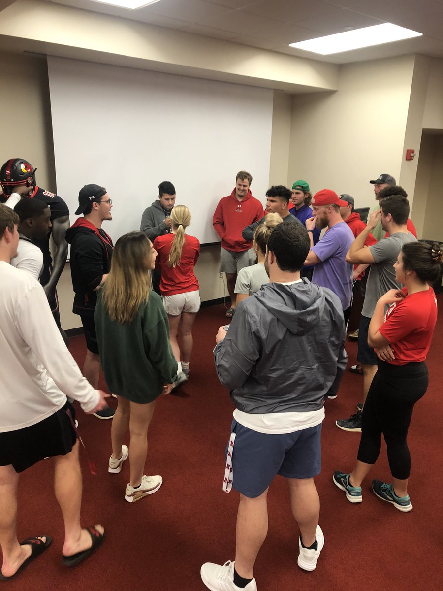 lucardsfca's tweet photo. WHAT A NIGHT‼️ A big thank you to @Treadway58 for bringing an awesome message tonight! &amp; thank you to all of the student-athletes &amp; staff who came to join in fellowship with another! #CardsForChrist #forHISglory https://t.co/94YB4G9WiD