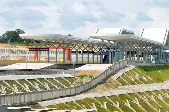 https://kenyanbulletin.com/2020/02/25/ridiculous-sh1-billion-sgr-grass-makes-kot-go-berserk/