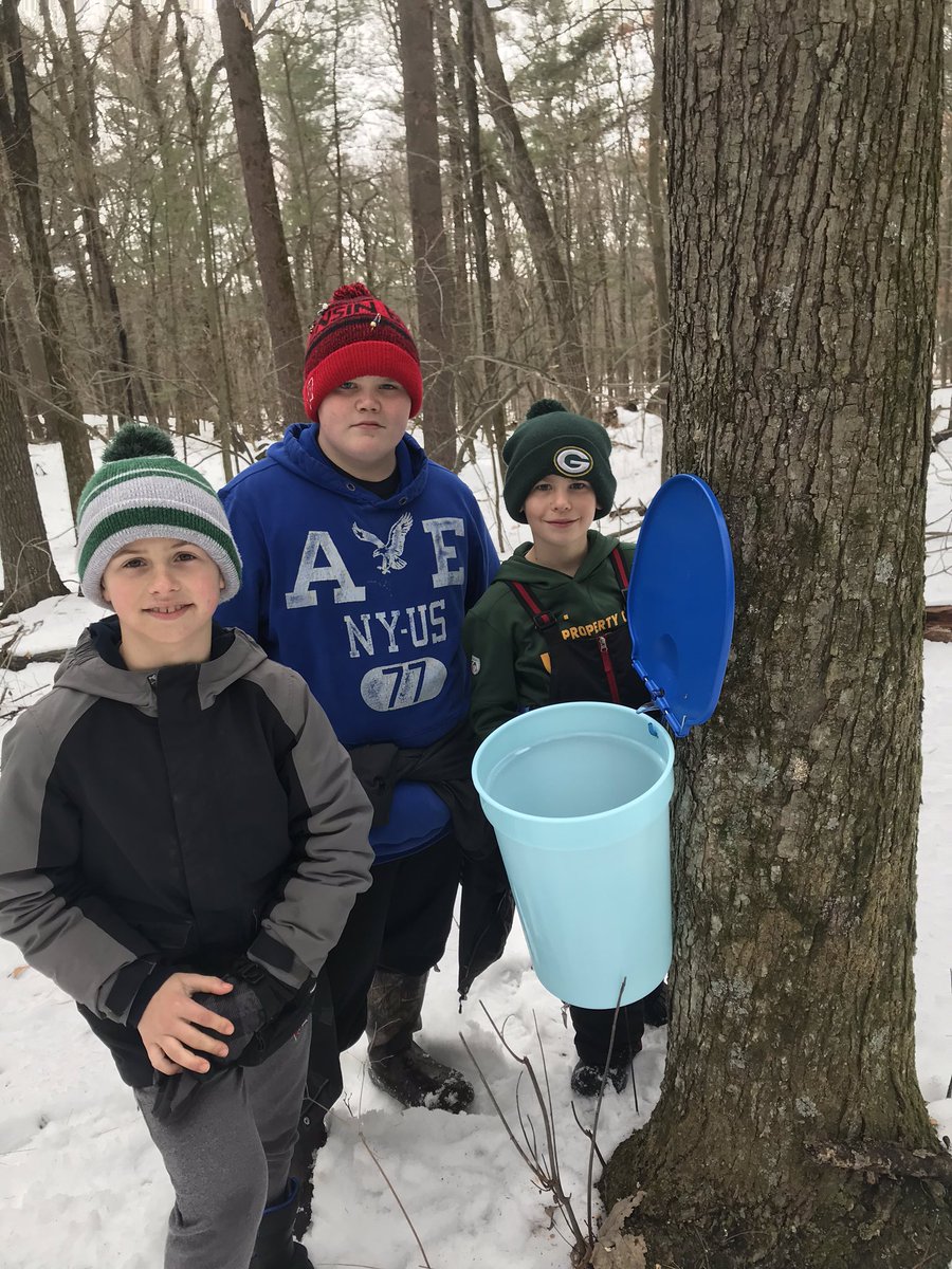 PeetzMatt's tweet photo. Our maple syrup kick-off day at the Hartje Center was fun today. Lots of smiles!! #Reedsburgpride https://t.co/gxSRKJS5Nw