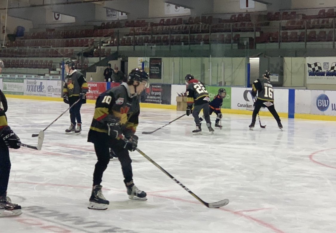 swan1585's tweet photo. 4 pm on a weekday in the winter usually means players helping out with minor hockey in Bonnyville and also Radek getting some ‘1 on 1 time’ with his favourite Pontiac @StrikeGroupLP @BPontiacs #givingback #makingaday https://t.co/QKJZ2NIDEo