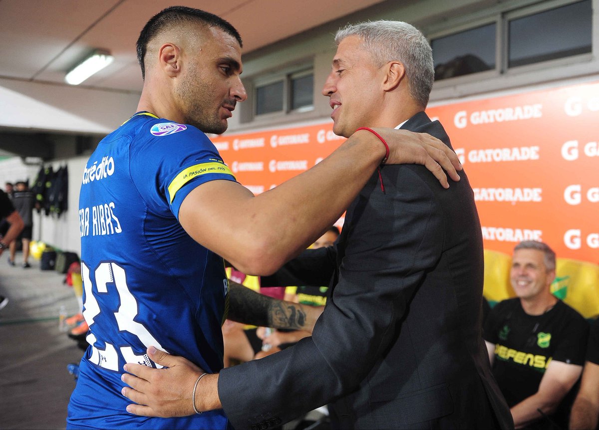 Se acaban de reencontrar Hernán Crespo y Sebastián Ribas, ex compañeros en el Inter (!) 😳

Hagamos un hilo de jugadores que compartieron plantel pero que nadie se acuerda.