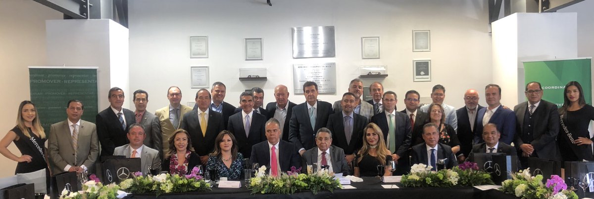 CCEPuebla's tweet photo. Esta tarde, nuestro presidente @ignacioalarconr, presidió la sesión mensual de Consejo en donde tuvimos como anfitrión al Lic. Reyes, líder de @ReyeshuertaG. https://t.co/RR35XczFt6