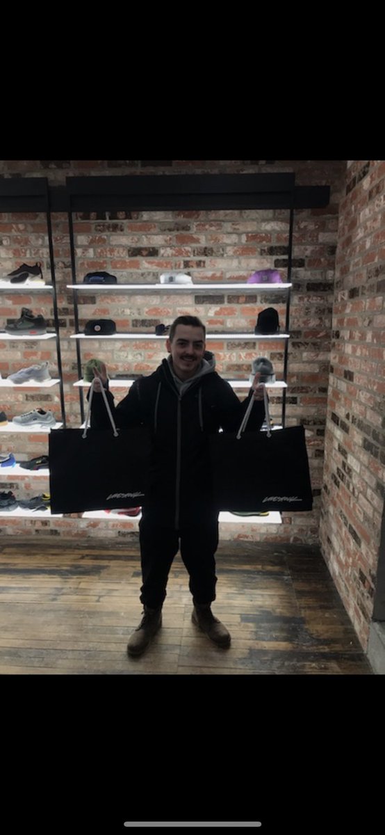 club_contrast's tweet image. I will never forget December 20th 2019. Its the day I cooked 2x pairs of Off-White Dunks for ... RETAIL! If you wanna learn how to secure the MOST LIMITED releases when they drop, ensure you have Post Notifications on! 💰📈😃
