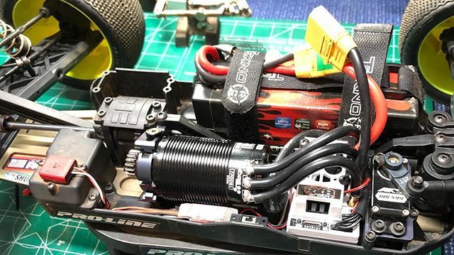 shumzzr's tweet image. ET48 just got a fresh Tekin system for the next race. Time to hit the track for some test n tune. #teamteknorc 
#teknorc
#teamprolinercing 
#prolineracing
#teamtekin
#tekinracing
#teammksusa 
#mksservo 
#mksservos
#cowrcfactoryteam 
#Cowrc 
#skgrcpainting
#maxamps
#futaba
#n…