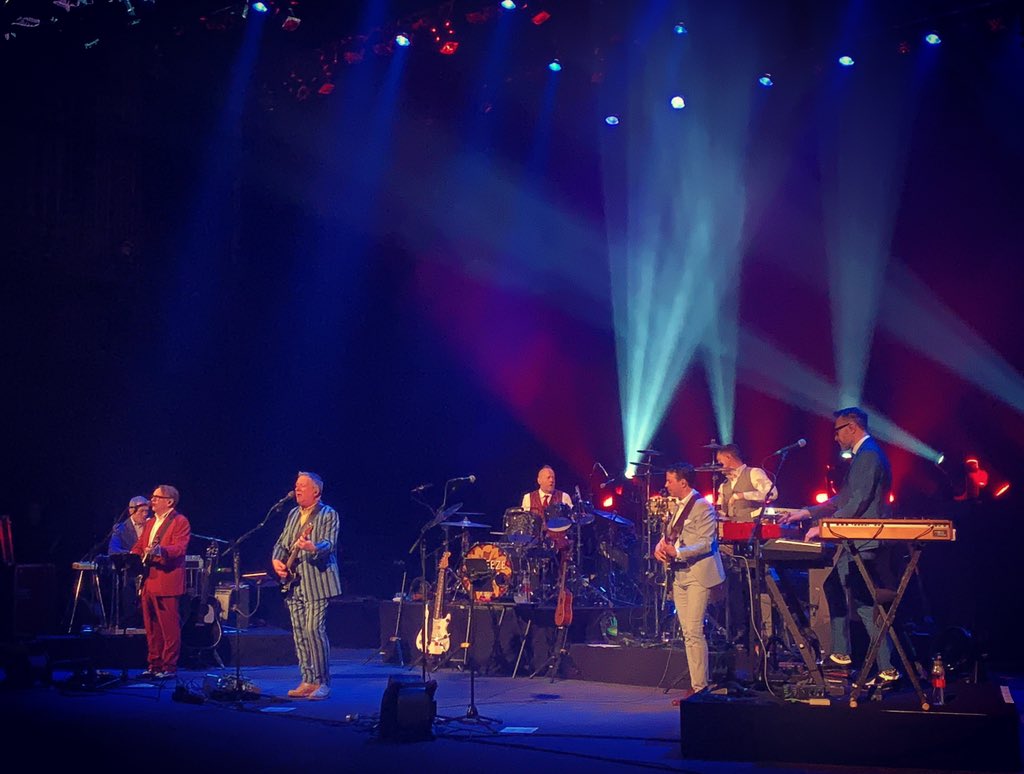 Squeezeofficial's tweet photo. On stage at 9pm tonight at the Academy of Music Theatre in Northampton, MA. 

#squeezesongbooktour #diffordandtilbrook #northamptonma #massachusetts #live #music https://t.co/pxicLPqlNH