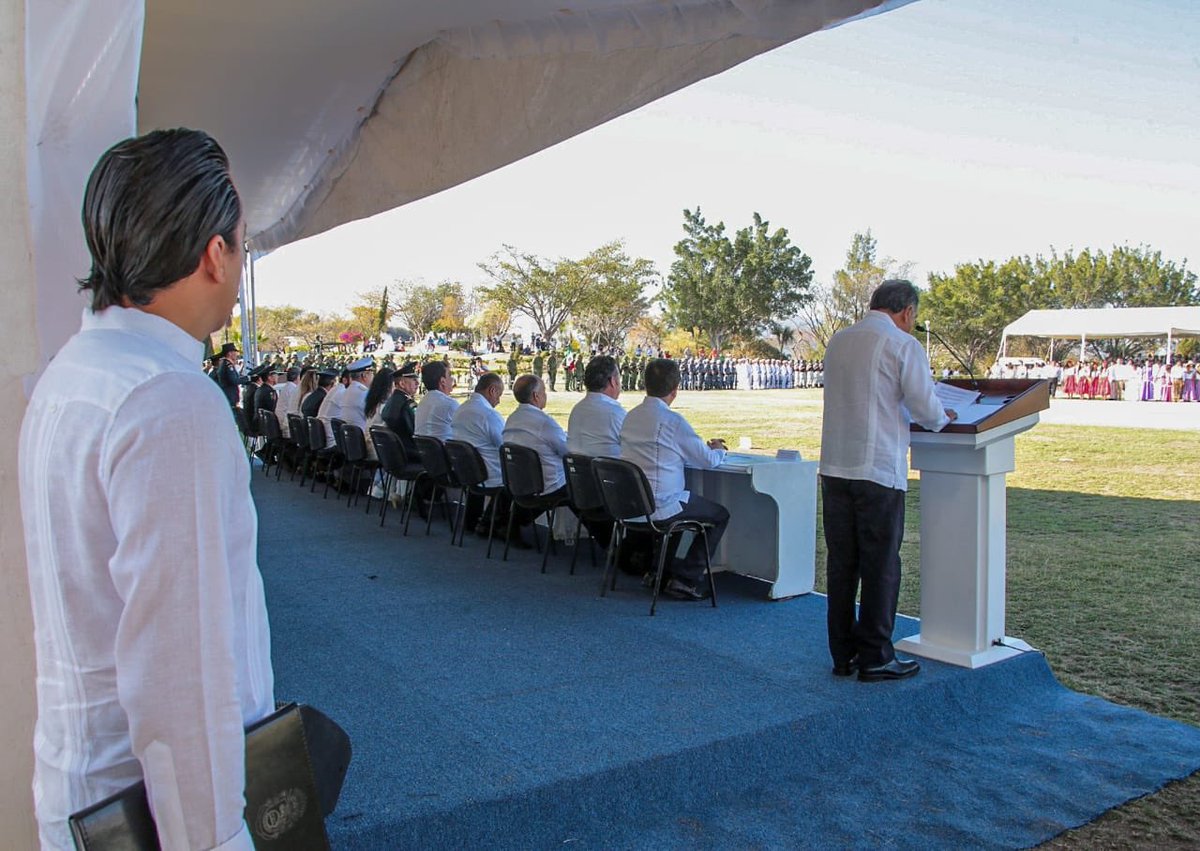 humbertodiaz22's tweet photo. Hoy el gobernador @HectorAstudillo encabezó en #Iguala #Guerrero los festejos del 199 Aniversario del Día de la Bandera en compañía de la secretaría de @cultura_mx @alefrausto, una fecha que nos hace sentir orgullosos como mexicanos pero sobretodo como guerrerenses. 🇲🇽 https://t.co/TPQrUvMlAL