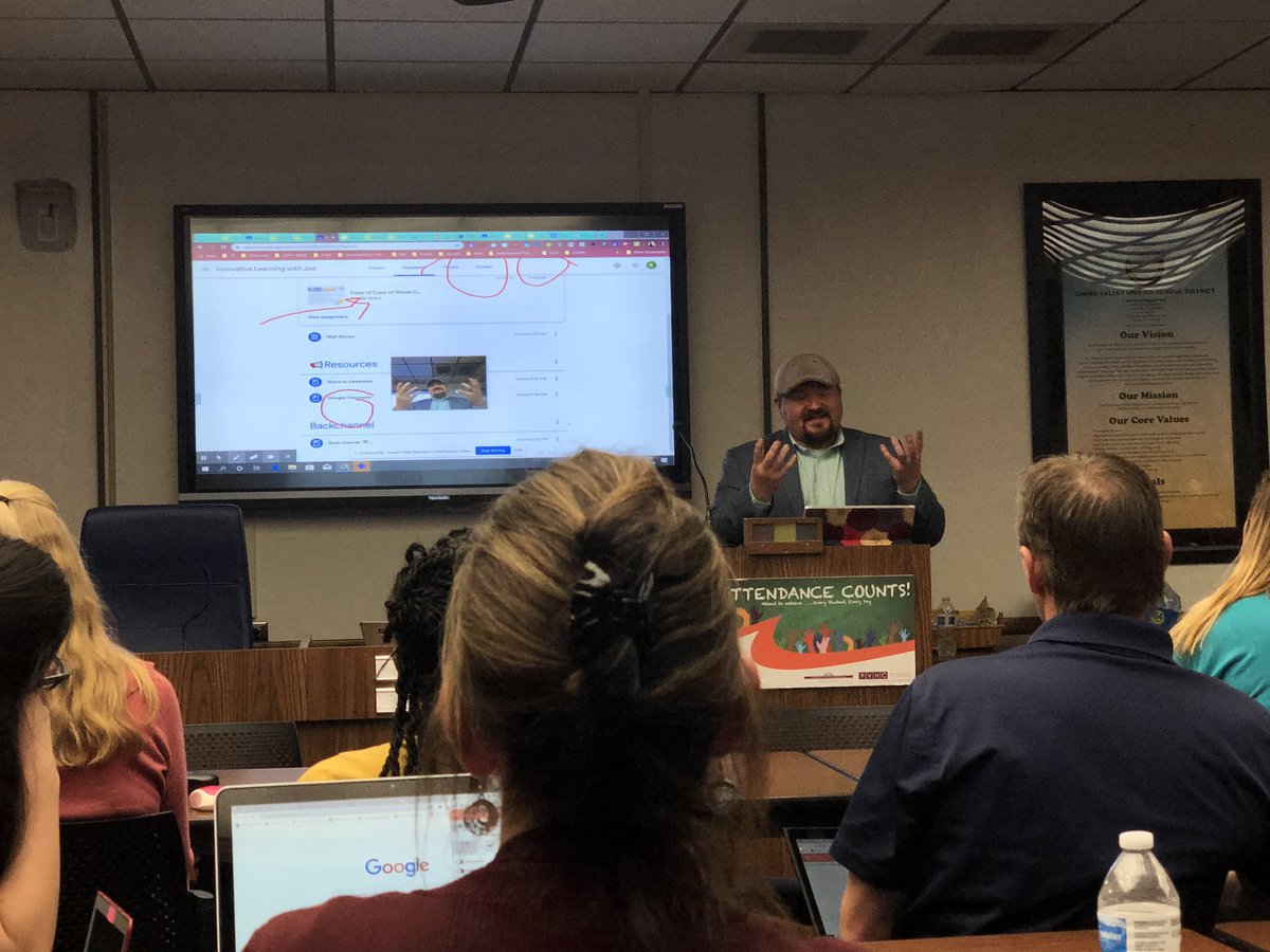 TracyMFreed's tweet photo. Loving our Techsploration committee meeting with @JoeMarquez70 sharing amazing tips for adding Screencastify to Google Classroom...and so much more! https://t.co/SqjKQ37Vau
