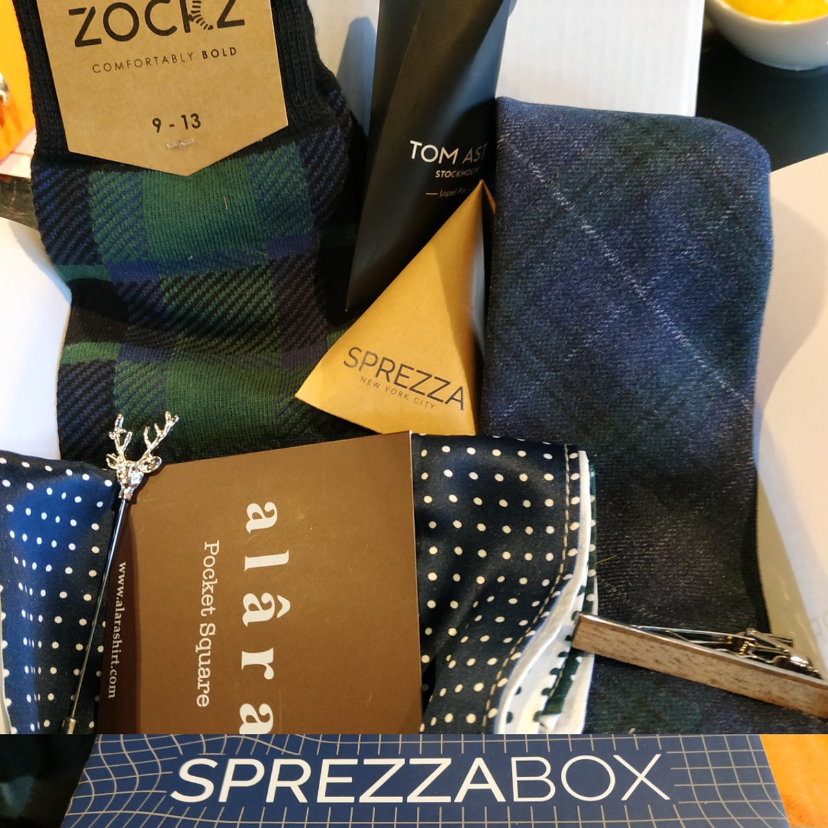 ismael_novo's tweet image. #SprezzaBox estilo #reno para piscolabis selectos...

#suit #club #tie #clothes #style #man