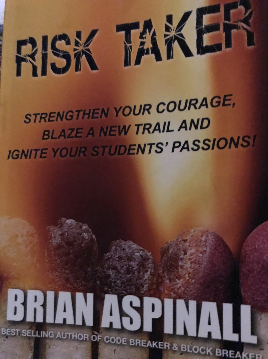 Lkennedy37's tweet image. Last 10 mins of the day usually a time to wrap up Most days we're still going full tilt &amp;amp; then @MsPhillipsHRCE pops in with @mraspinall Well that doesn't happen every day! Ss excited to show @DiscoverGracie friends/stories they made @McMenemyTweets #IntegratedCurriculum @HRCE_NS