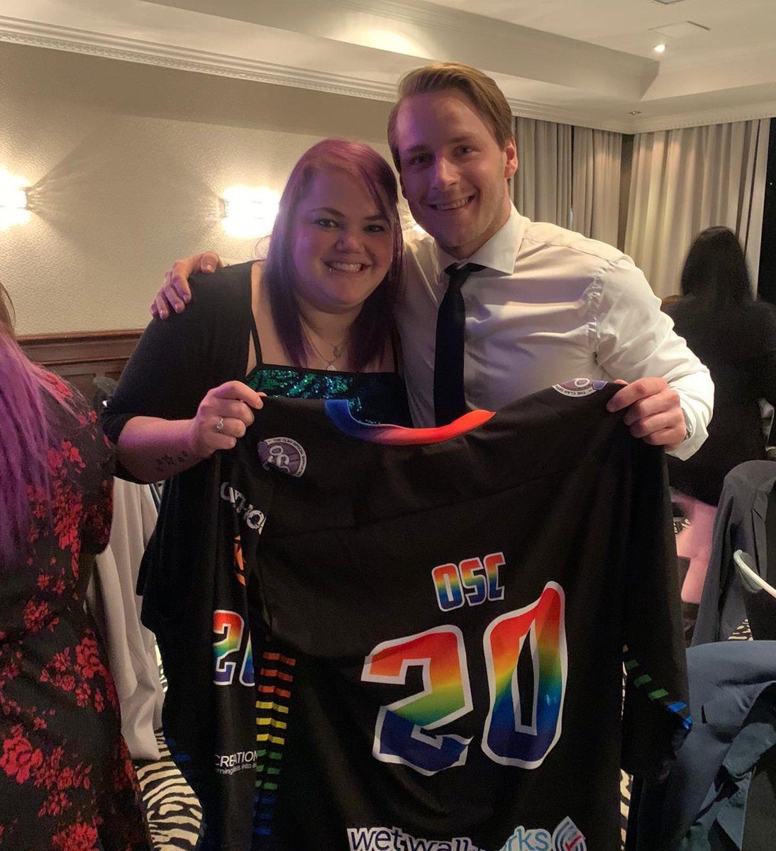 Dubaflub19's tweet photo. Thank you to @ClanOSC for another great #LadiesNight thank you to @MattHaywood11 &amp; @messyjonsson for joining our table! And @peaks71 for photobombing 😂😂Plus I won a jersey 🌈💜😆 #MrClan #BothMrClans #GlasgowClan #ClanOSC @preciousellie @wee_lorz https://t.co/UisQCRYjnA
