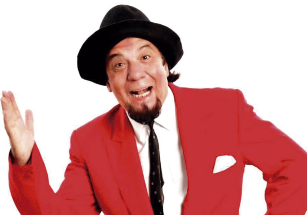 PaulDixit's tweet image. Últimamente me la paso haciendo chistes malísimos. Tengo Corona virus. #simultaneamente