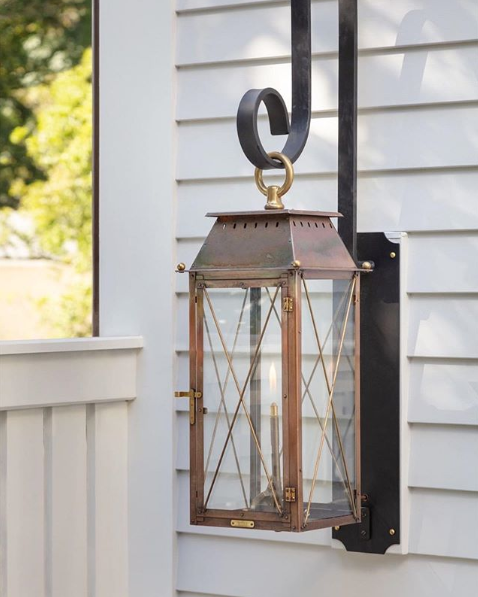 Bevolo's tweet photo. Monday #Muse 🔥 Bevolo Coach House Lantern on Tudor Scroll 😍 c/o @taste.interiorsanddesign
・・・⠀⠀
#gaslamp #copperlantern #lantern #outdoorlighting #dreamhome #gaslantern #gaslights #bevolo #lighting #interiordesign #interiordesigner #teamtaste #tastedesign #mondaymuse https://t.co/OV9WbGds4m
