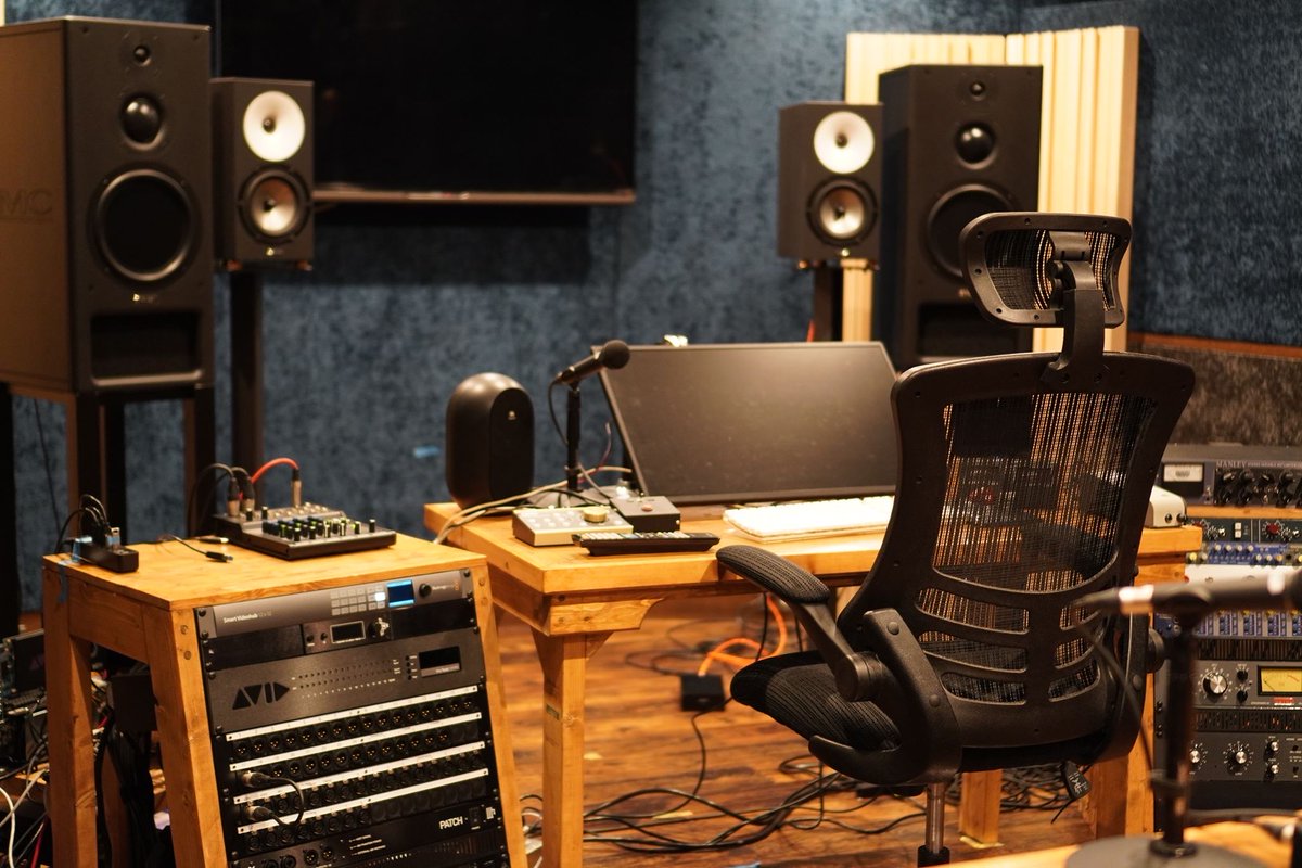 Version_ST's tweet image. 本日からTwitterを始めました。
Version Studioをよろしくおねがいします！

#VersionStudio #オクターブミュージック