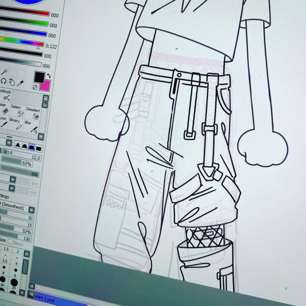 Lining :D this will be the last shirt before ECCC! Then I'm going into *puts on sunglasses* the print zone ?
#wip #digital #painttoolsai