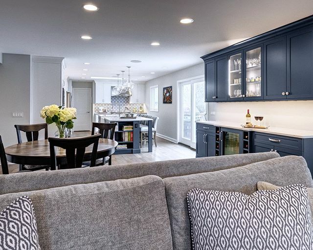 michaelmenn's tweet image. Inspiration for a timeless home design remodel in Chicago, Illinois. 
#prospectheightsIL #chicagoarchitect #homedesign #homeremodel #kitchendesign #diningroomdesign #livingroomdesign #openfloorplan ift.tt/2SV5VsP