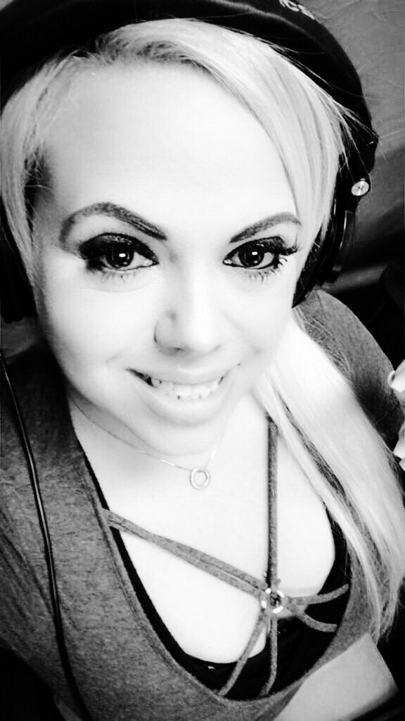 Jaleezf's tweet photo. #PoderosaNoche
Hay personas que te quieren en sus vidas, sin tener claro para que...no le regales tú tiempo a quién sólo quiere saber la hora.
🌟
Feliz noche mis bellos amores😘 https://t.co/QI9o6H6H2M