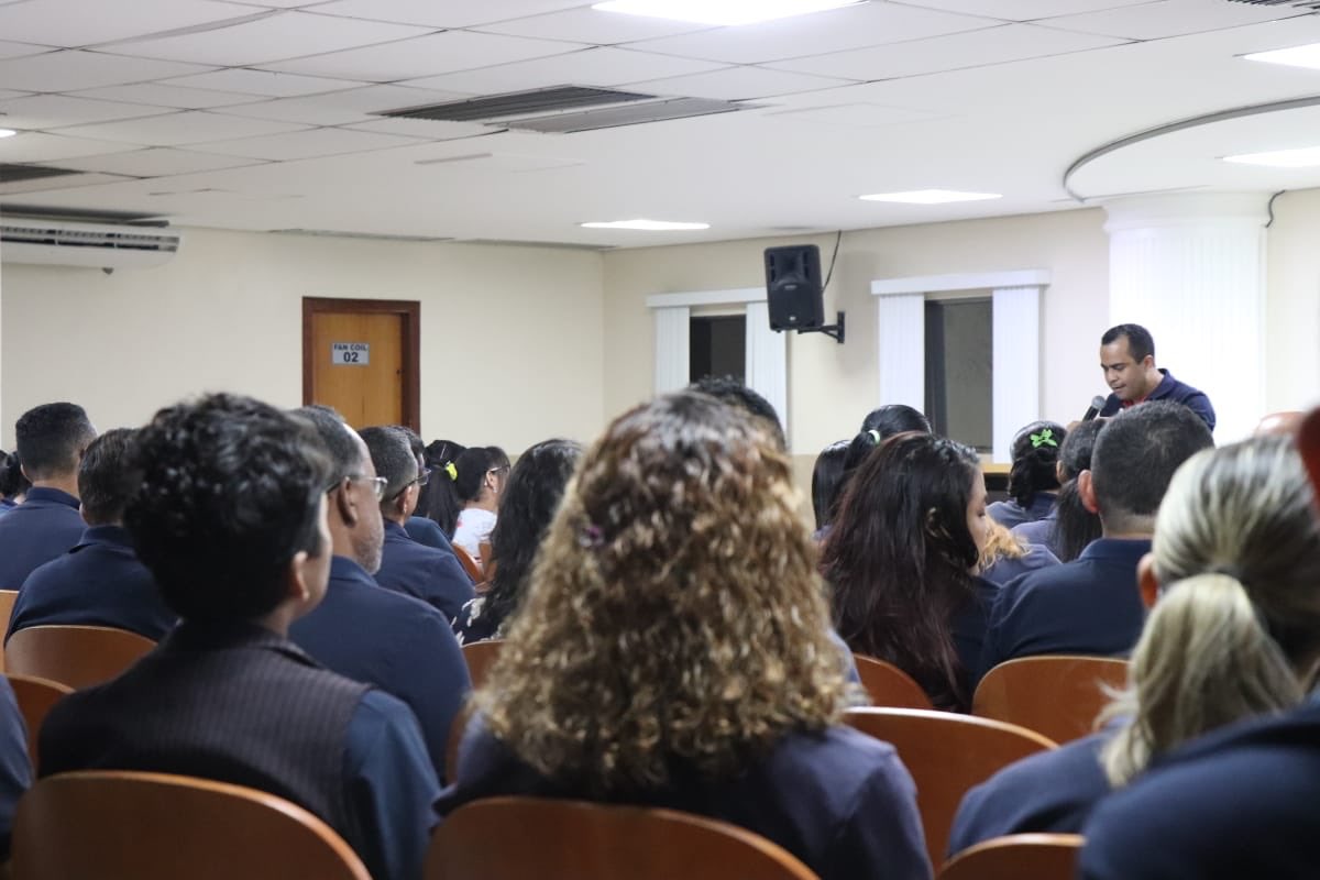 evg_amazonas's tweet photo. Reunião de coordenadores realizada na segunda-feira (24) na qual o pastor Rubens passou todas as diretrizes e estratégias para a realização do trabalho nesta semana!
@bpzangarini
.
.
.
.
#evguniversal #evgam #coordenacao #estrategia #manaus https://t.co/8CI4TZB56N