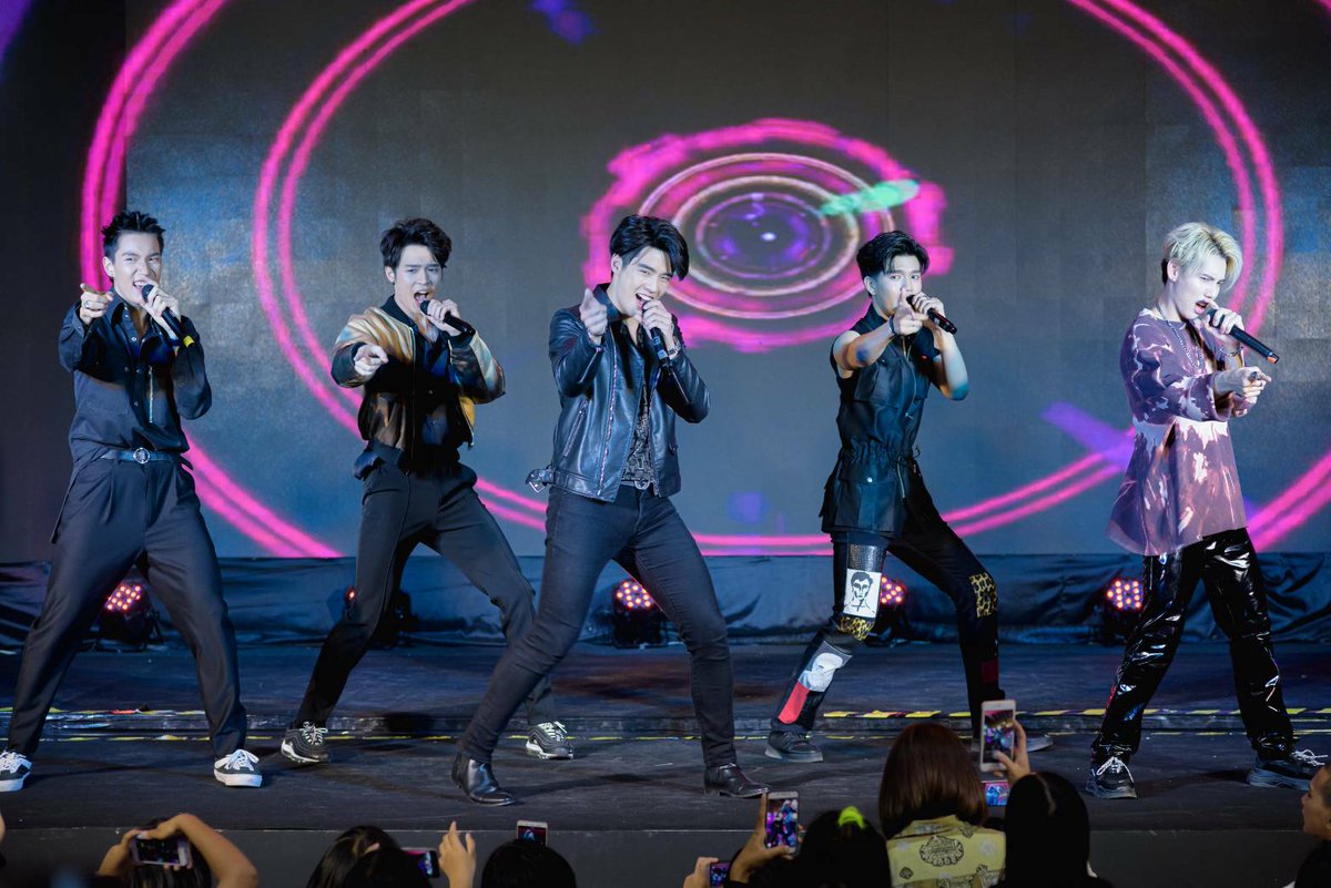 billy__official's tweet photo. 5 หนุ่ม Z Burster ร่วมงาน anniversary 10 ปี Sunee tower ห้างดังอุบลราชธานี แฟนคลับเพียบ!! อ่านเพิ่มเติม>> https://t.co/ZJIoN6pWs7
ขอบคุณ สยามดารา ค่ะ 🙏❤️ #สยามดารา #siamdara
#ZBURSTER #iMAInter
#IMAAcademy
#บิิลลี่ภัทรชนน
#BillyZburster
#Billy_patchanon https://t.co/QSDeIujCet