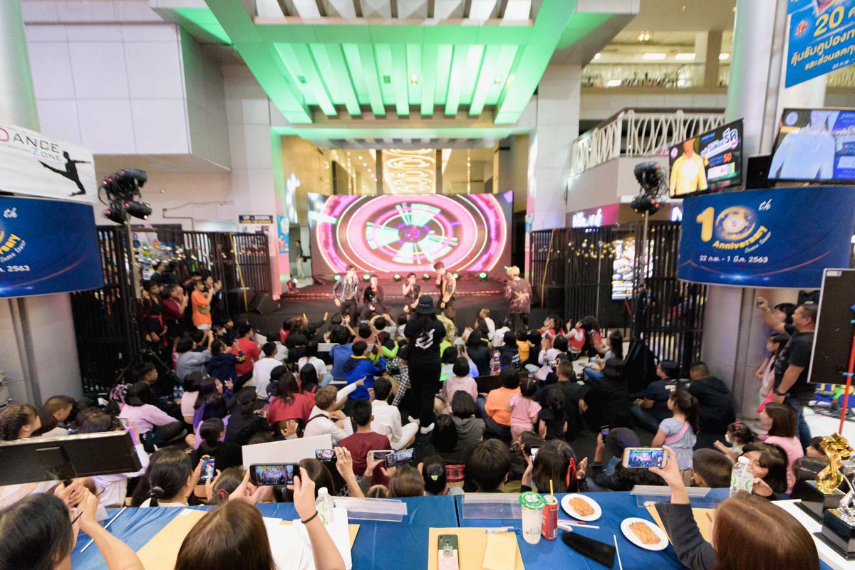 billy__official's tweet photo. 5 หนุ่ม Z Burster ร่วมงาน anniversary 10 ปี Sunee tower ห้างดังอุบลราชธานี แฟนคลับเพียบ!! อ่านเพิ่มเติม>> https://t.co/ZJIoN6pWs7
ขอบคุณ สยามดารา ค่ะ 🙏❤️ #สยามดารา #siamdara
#ZBURSTER #iMAInter
#IMAAcademy
#บิิลลี่ภัทรชนน
#BillyZburster
#Billy_patchanon https://t.co/QSDeIujCet