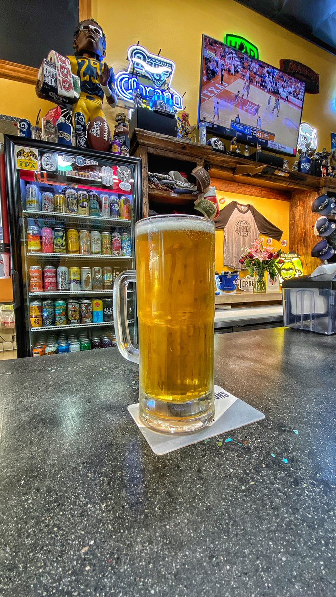 TheCowFrog's tweet photo. Today was a long one, but I got hours and still managed not to finish what I wanted to get done.  Tomorrow is a new day #beer #donenotdone #mondaze https://t.co/c6oGDH5txK