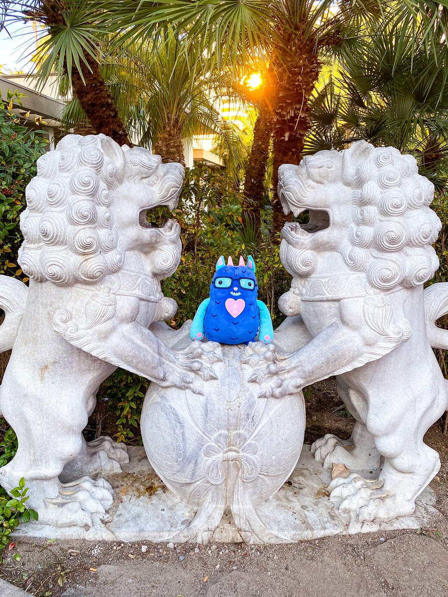 mittstagrams's tweet photo. In #LasVegas, it’s all about luck. I think these two lions outside of @TheMirageLV must have brought us luck, because my humans and I had such an amazing trip! 🦁 🎰.#Mittstagrams https://t.co/MkN34bELAj