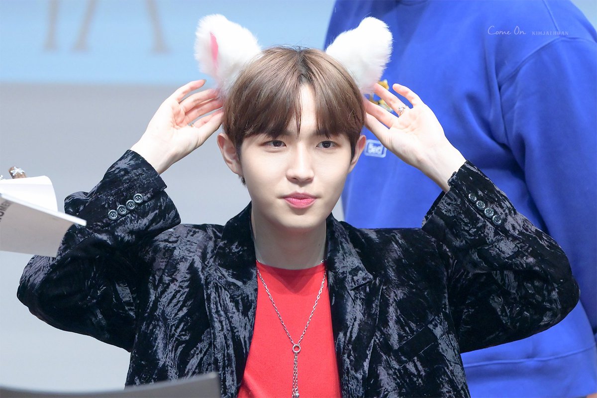 ✧* ･ﾟ♡day 55 〈feb 24th〉hii bub another Monday:/ Its been a pretty boring day today I played some sims to pass the time, my albums and fanclub kit came in today,u look really cute in it :( I hope you have a nice day and please stay healthy I love you